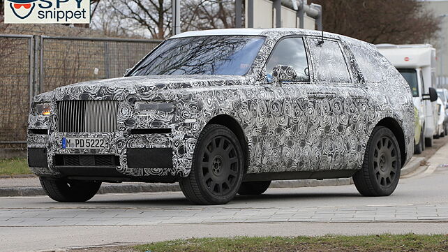 Rolls-Royce Cullinan front-end look revealed in spy shots