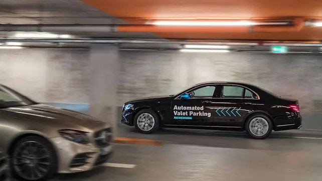 Mercedes-Benz exhibits driverless parking in Germany Mercedes-Benz exhibits driverless parking in Germany