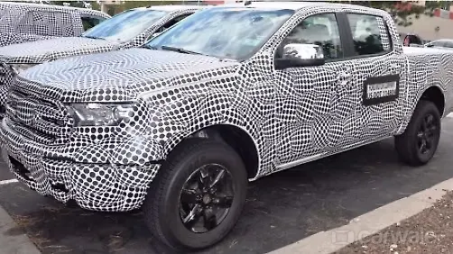 Facelifted Ford Endeavour spied on test Facelifted Ford Endeavour spied on test