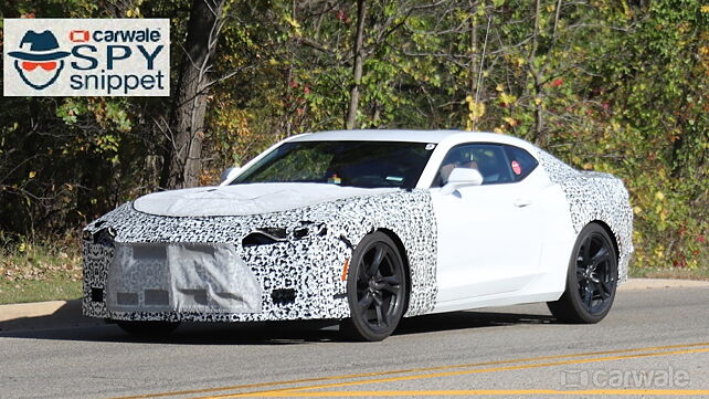 2019 Chevrolet Camaro coupe and convertible caught on camera