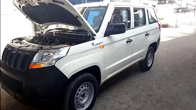 Mahindra TUV300 Plus spied in new images Mahindra TUV300 Plus spied in new images