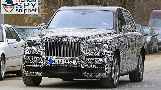 Rolls-Royce Cullinan spotted with less camouflage