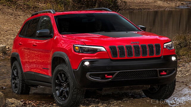 2019 Jeep Cherokee revealed ahead of Detroit debut