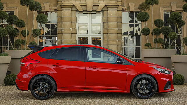 Ford Focus RS Red Edition unveiled for Christmas