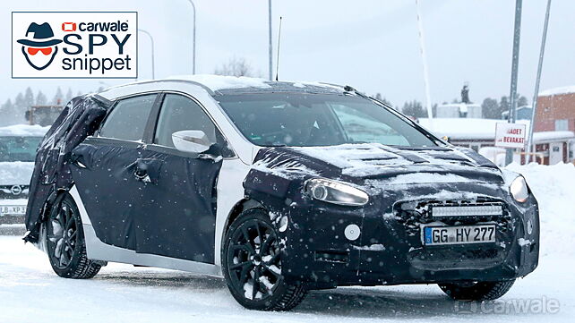 Hyundai i40 wagon facelift spotted doing a winter workout