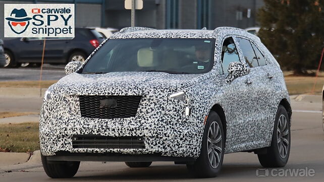 Cadillac XT4 spied with production headlights