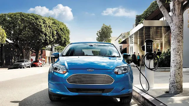Mahindra and Ford join forces to build low-cost electric cars Mahindra and Ford join forces to build low-cost electric cars