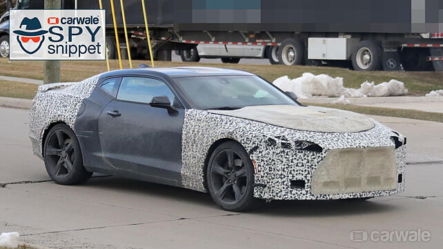 2019 Chevrolet Camaro spied with a six-speed manual transmission