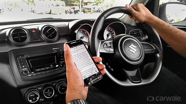 60 per cent Indians drive using cell phones according to survey