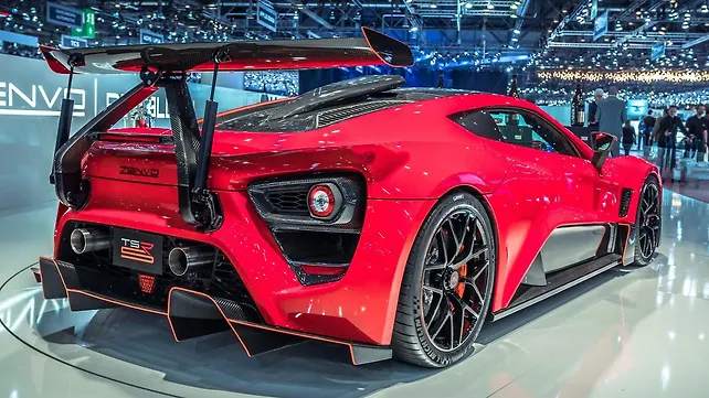 Zenvo gives wings to the rear wing Zenvo gives wings to the rear wing