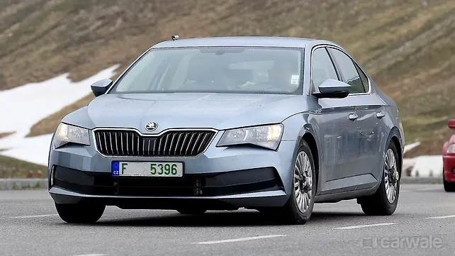 Skoda Superb facelift caught on test again Skoda Superb facelift caught on test again