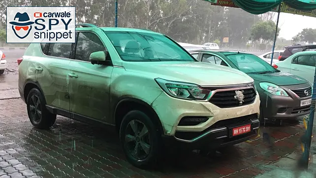 Mahindra XUV700/new flagship SUV spotted on test in Delhi