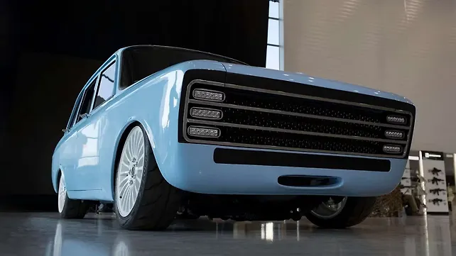 Kalashnikov showcases CV-1 electric retromobile Kalashnikov showcases CV-1 electric retromobile