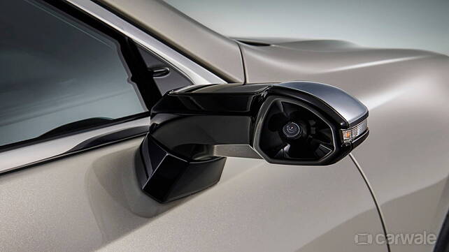 Lexus ES becomes the first production car to replace outside mirrors with a camera