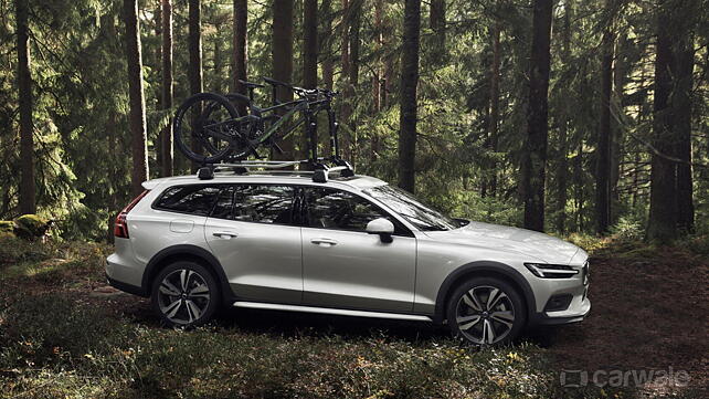 Volvo V60 Cross Country goes official