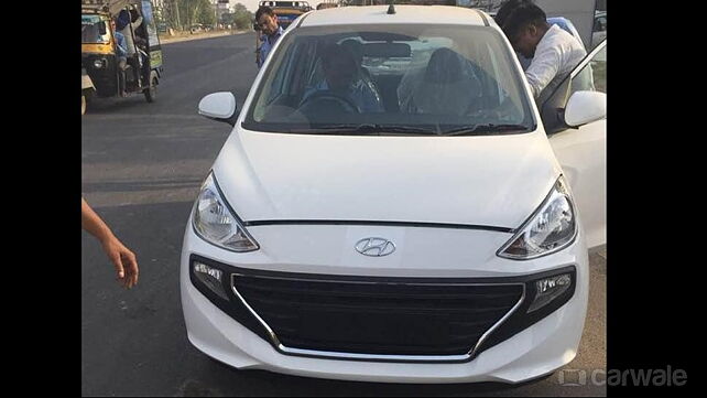 Hyundai Santro Asta trim spotted undisguised ahead of next week’s launch
