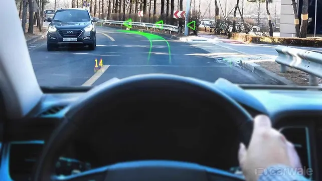 Hyundai converts windshield into navigation system Hyundai converts windshield into navigation system