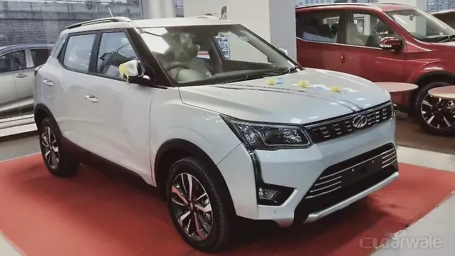 Mahindra XUV300 W8 (O) variant spotted at a dealership ahead of 14 February launch Mahindra XUV300 W8 (O) variant spotted at a dealership ahead of 14 February launch