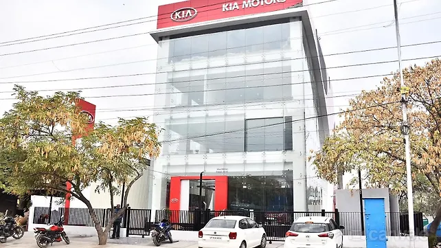 Kia inaugurates its first showroom in India Kia inaugurates its first showroom in India
