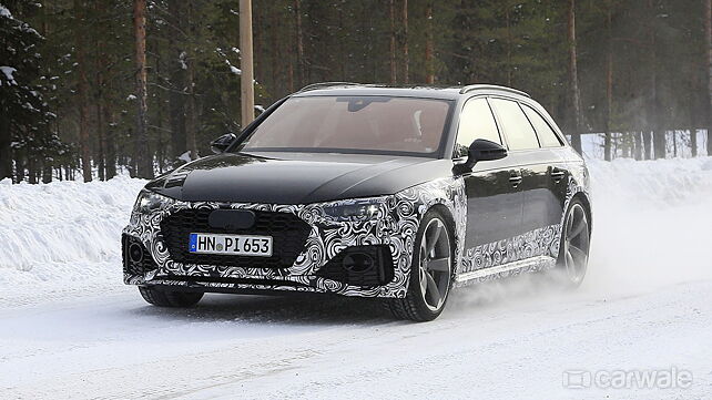 Audi RS4 facelift spied on test