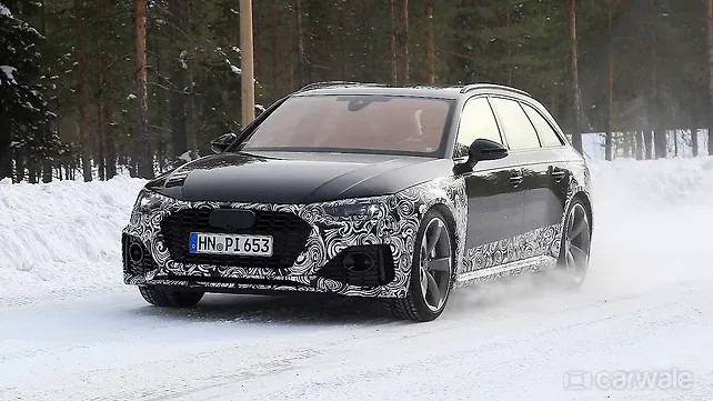 Audi RS4 facelift spied on test Audi RS4 facelift spied on test