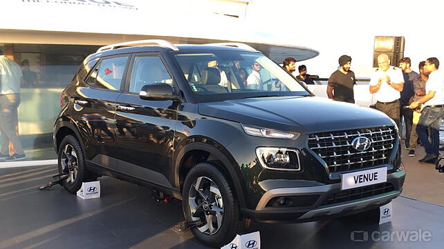 Hyundai Venue unveiled: Now in pictures - CarWale