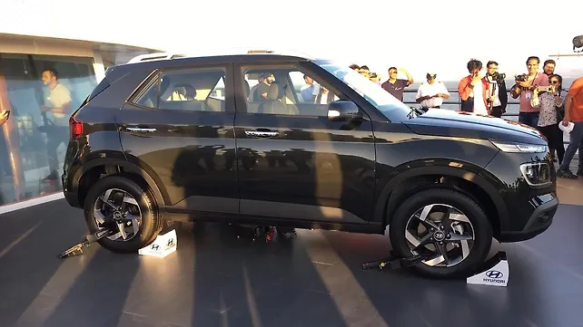 Spec comparison: Hyundai Venue Vs Maruti Suzuki Vitara Brezza Spec comparison: Hyundai Venue Vs Maruti Suzuki Vitara Brezza