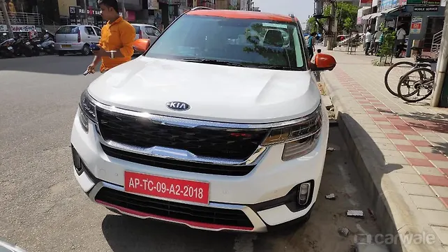 Kia Seltos GT-line dual-tone colours spotted Kia Seltos GT-line dual-tone colours spotted