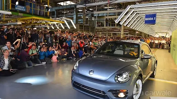 Volkswagen Beetle production ends; final unit rolls off the production line Volkswagen Beetle production ends; final unit rolls off the production line