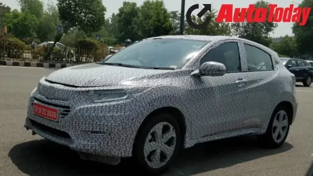 2019 होंडा HR-V ने अपने भारत लॉन्च के बाद फिर से परीक्षण पर देखि गई 2019 होंडा HR-V ने अपने भारत लॉन्च के बाद फिर से परीक्षण पर देखि गई