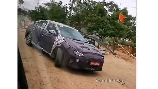 Hyundai Elantra facelift spotted testing again Hyundai Elantra facelift spotted testing again