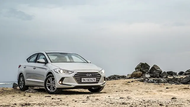 Hyundai Elantra, Verna and Elite i20 available with discounts up to Rs 2 lakhs in August 2019 Hyundai Elantra, Verna and Elite i20 available with discounts up to Rs 2 lakhs in August 2019