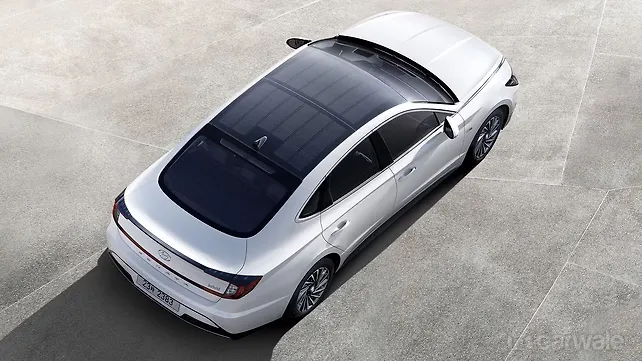 Hyundai debuts solar roof charging system Hyundai debuts solar roof charging system