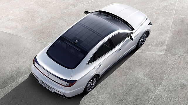 Hyundai debuts solar roof charging system