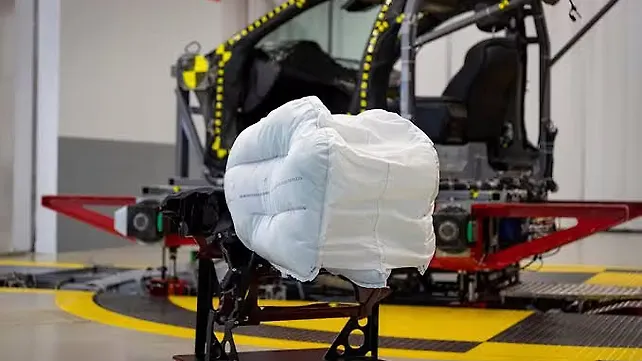 Honda’s new front airbag technology gets three inflatable elements Honda’s new front airbag technology gets three inflatable elements