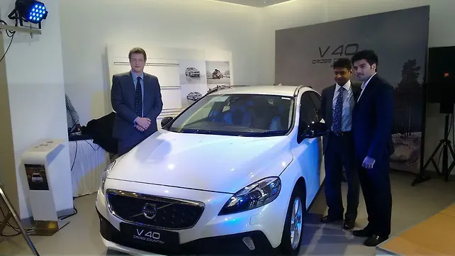 Volvo V40 Cross Country petrol launched in India at Rs 27 lakh Volvo V40 Cross Country petrol launched in India at Rs 27 lakh