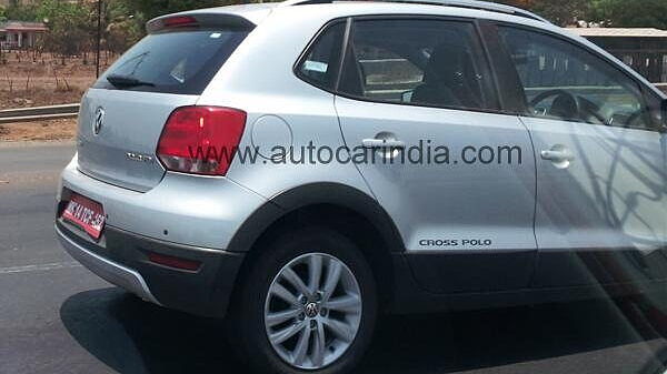 Volkswagen Cross Polo spied again