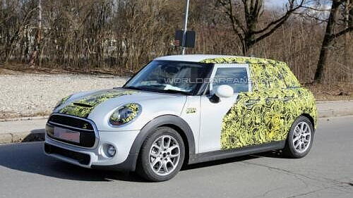 Five-door Mini spotted, it might be unveiled at the Geneva Motor Show