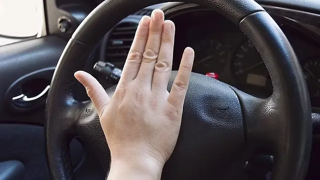 Honking may soon attract a penalty in Mumbai Honking may soon attract a penalty in Mumbai