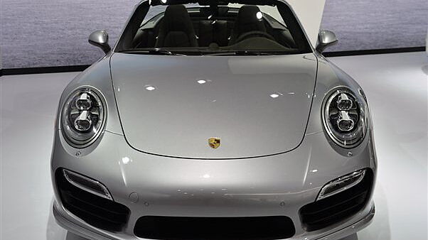 2013 LA Auto Show: Porsche’s 2014 911 Turbo Cabriolet and the 911 Turbo S Cabriolet unveiled