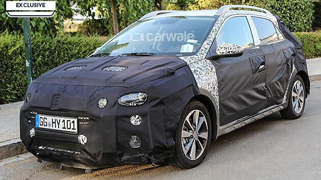 Hyundai i20 Cross spied in Spain