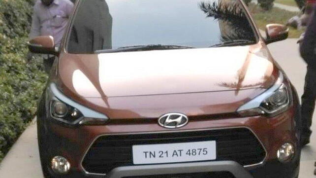 Hyundai i20 Active spotted sans camouflage; likely to be launched next month