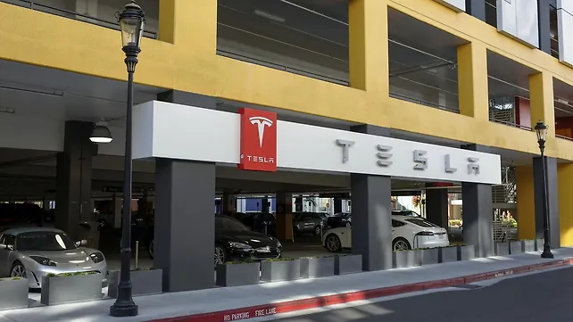 Tesla and BMW discuss future of EVs and sharing of battery technology Tesla and BMW discuss future of EVs and sharing of battery technology