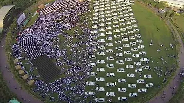 Fiat delivers 455 Punto Evos to a Surat-based company for Diwali bonus Fiat delivers 455 Punto Evos to a Surat-based company for Diwali bonus