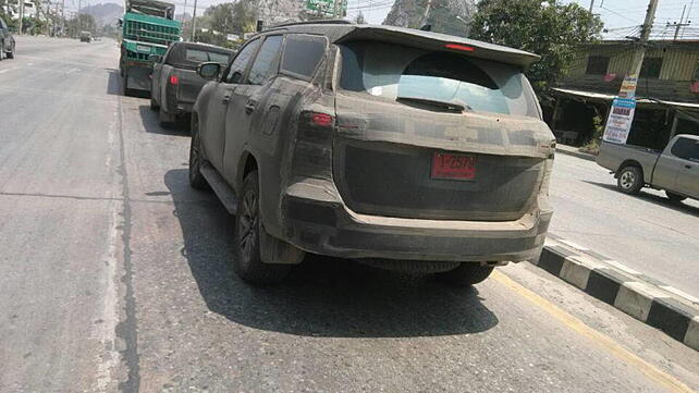 2016 Toyota Fortuner spotted in Thailand again