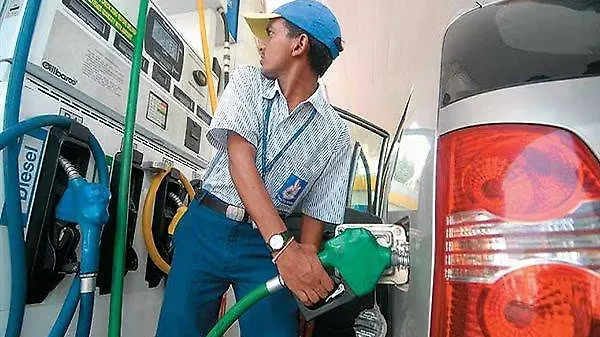 Petrol price cut by 91 paise/litre and diesel by 84 paise/litre Petrol price cut by 91 paise/litre and diesel by 84 paise/litre