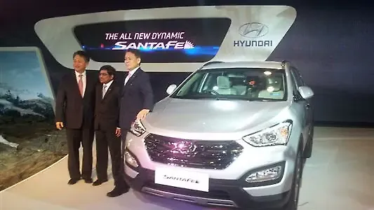2014 Auto Expo: Hyundai launches all-new Santa Fe for Rs 26.3 lakh 2014 Auto Expo: Hyundai launches all-new Santa Fe for Rs 26.3 lakh