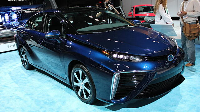 Toyota Mirai hydrogen fuel cell vehicle to launch in US in October