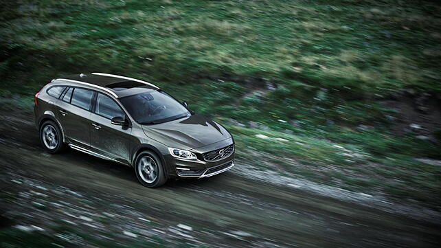 Volvo officially unveils V60 Cross Country