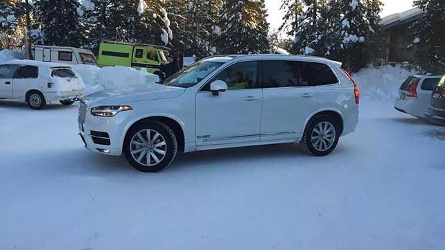 New Volvo XC90 spotted in snow